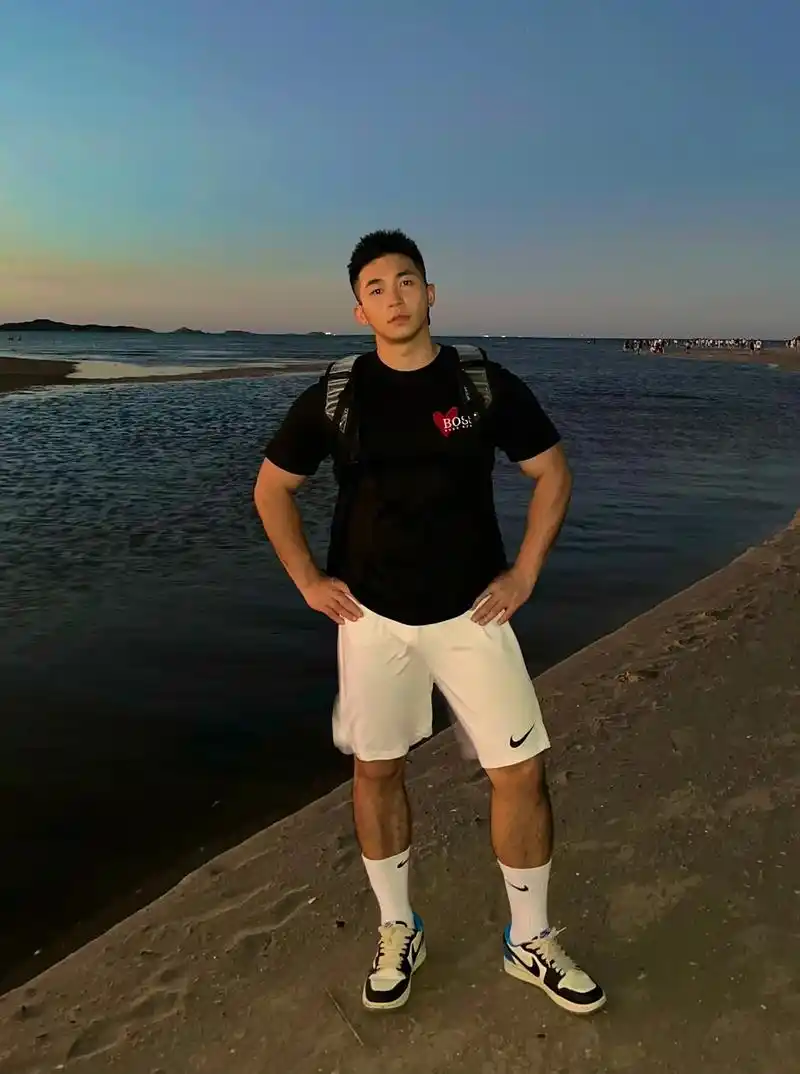 把偷拍我看海的照片还我好吗～#男生拍照指南 #阳光男孩 #少 - 抖音