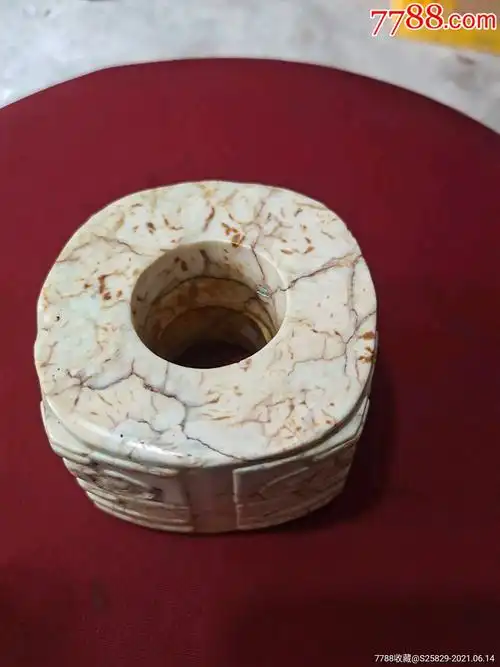 旧藏鸡骨白良渚玉琮