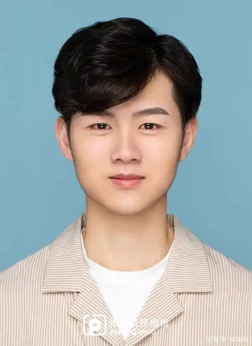 听说00后的证件照都非常夏天