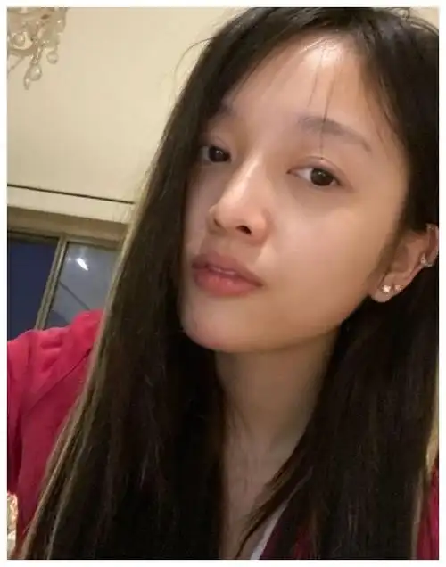 吴宣仪素颜照清新甜美期待与肖战合作新剧斗罗大陆开播