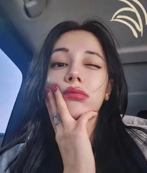 迪丽热巴头像更新啦!