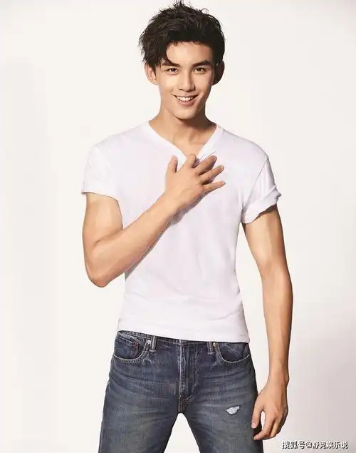 身材无懈可击22岁吴磊颜值超高