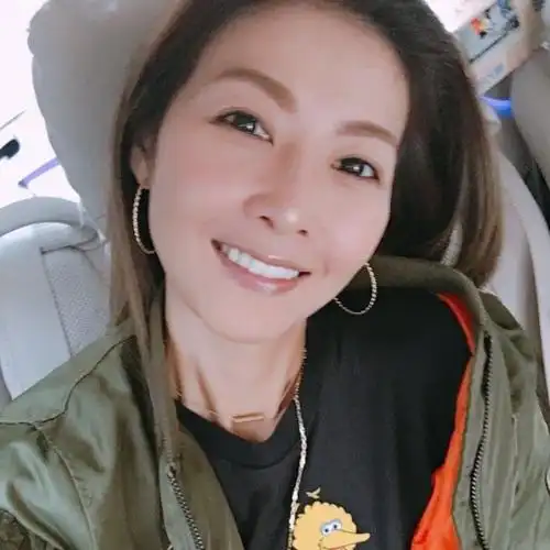 何润东个人资料简介小8岁老婆林姵希身材好赞