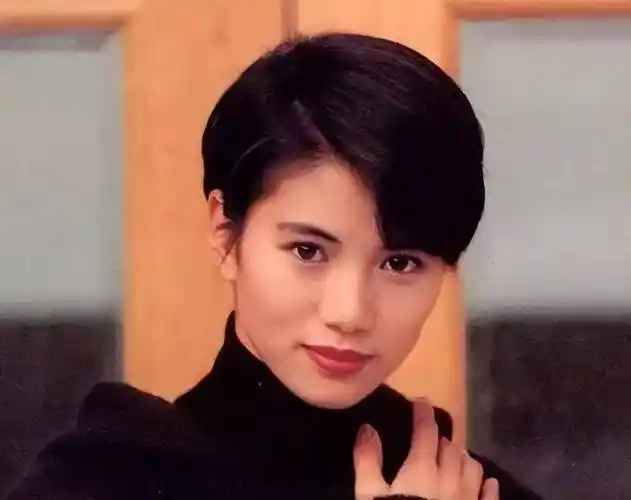 驾驭"短发"的女星,个个都是英姿飒爽,谁让你惊艳_陈松伶_袁咏仪_香港