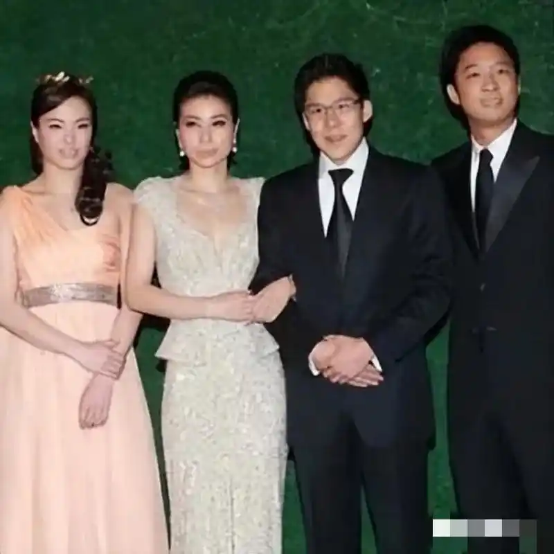 郭晶晶结婚时,父母退回了价值3亿的四合院,还有1000多万的彩礼,结婚