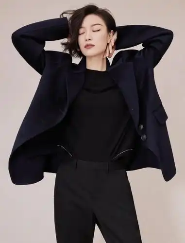 倪妮短发西装潇洒干练