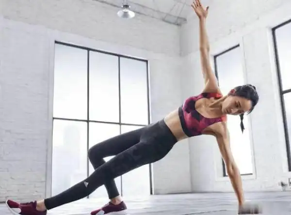 明星自律起来有多可怕,她十几年坚持跑步,而她十几年不吃午饭