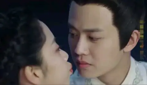 谭松韵任嘉伦吻戏镜头拉近看清唇部特写真吻假吻一目了然