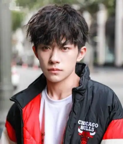 易烊千玺发型盘点,不知道粉丝中意哪一款,每一款都很帅