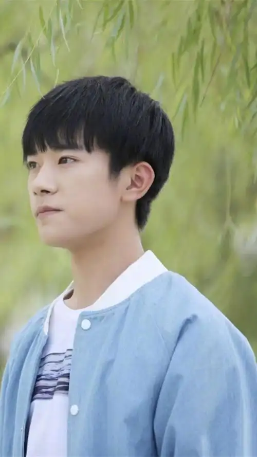 易烊千玺我们的少年时代剧照