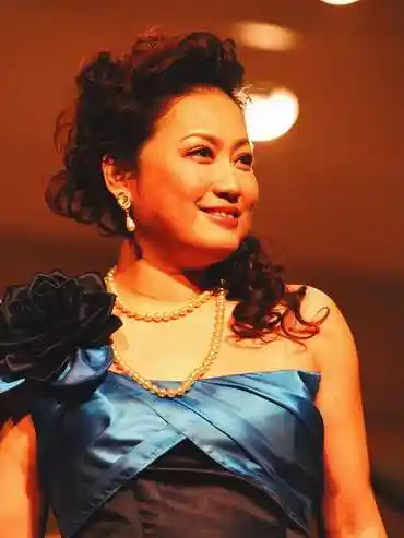 2005年的圣诞节,对于女高音歌唱家马梅来说是一个幸福与荣耀双收的