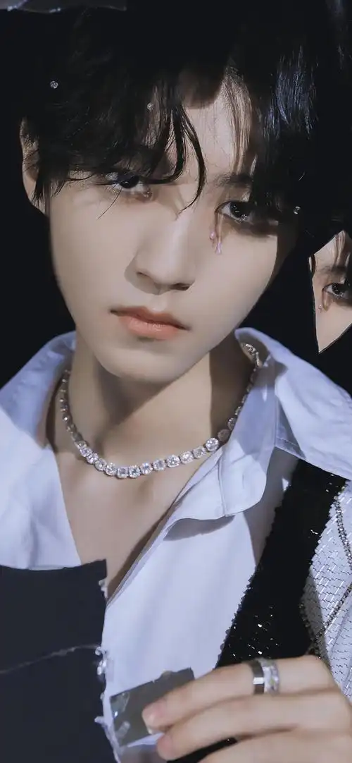 2021男明星壁纸王俊凯高颜值写真