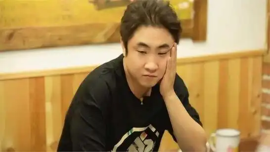 知名喜剧演员乔杉,也是沈腾唯一看走眼的人,曾靠妻子摆地摊为生