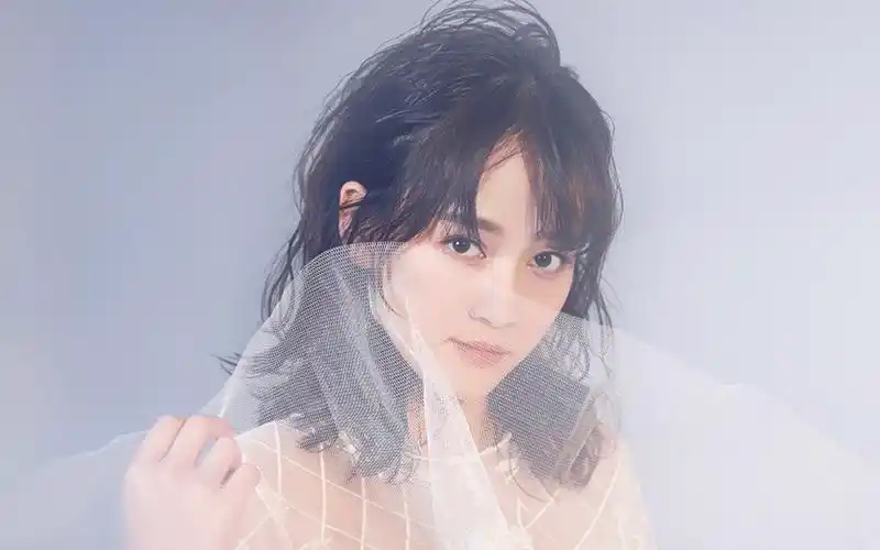 演员陈乔恩最新唯美写真图片桌面壁纸下载