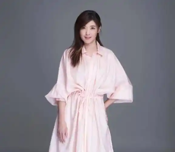 52岁苏慧伦近况曝光,一脸冻龄身材完美,状态超好令人羡慕_网友_痕迹