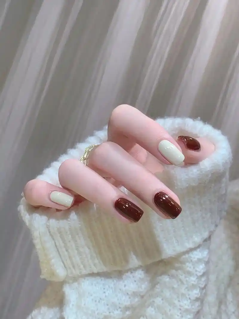 高级秋冬氛围感|松子可可跳色美甲