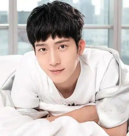 韩式蓬松定位烫发型帅气特别很有男神味的发型哦