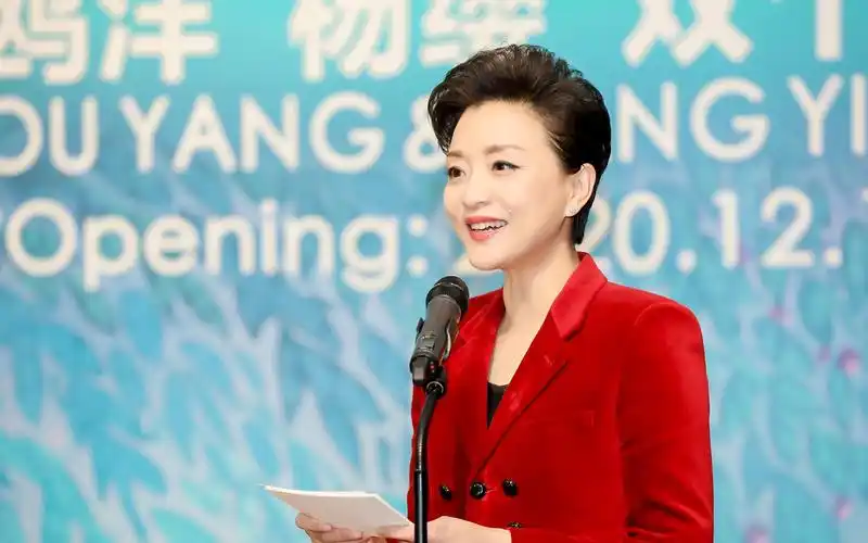 主持人杨澜建议女生:要敢于展现自己的优秀,释放出自己的自信