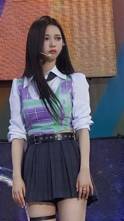 这个表情明明很清纯但是一低头看到腿环勒肉就好涩啊……打开新页一颗