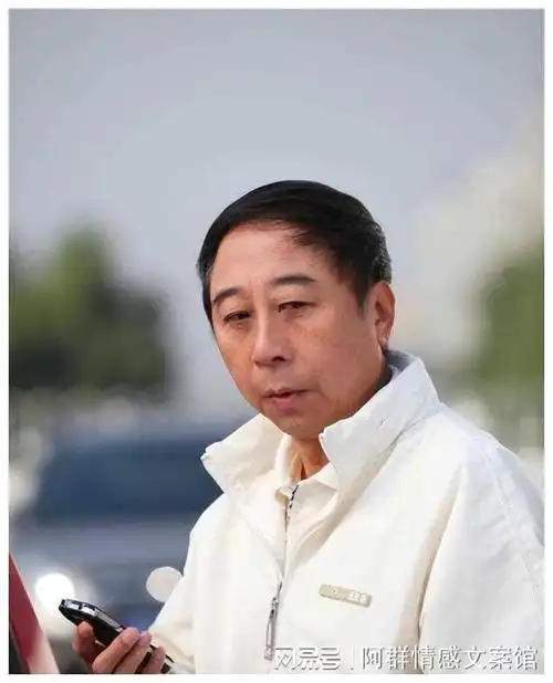 64岁冯巩的"销声匿迹",是整个娱乐圈的悲伤与损失