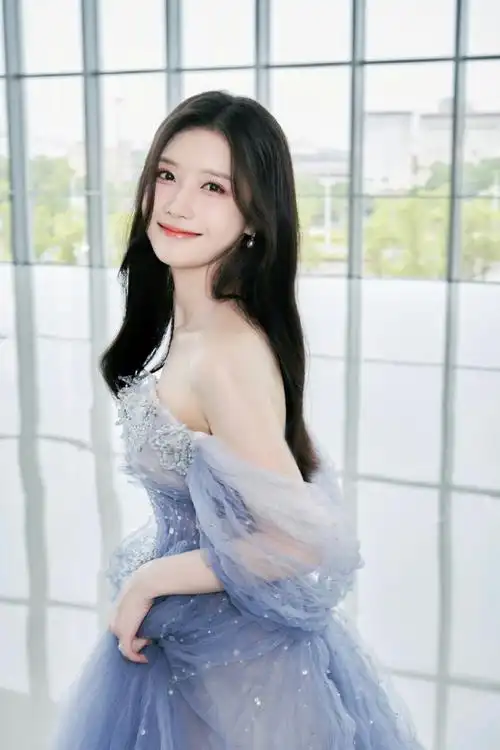 陈意涵芭莎造型##陈意涵在逃公主#@陈意涵estelle受邀出席时尚吧