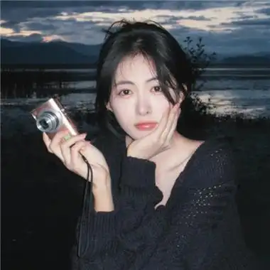 成熟优雅的精致女生头像