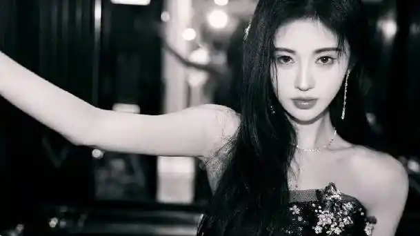 浅浅一笑 眼眸微波荡漾 引人深陷其中9398@鞠婧祎鞠婧祎应援会官