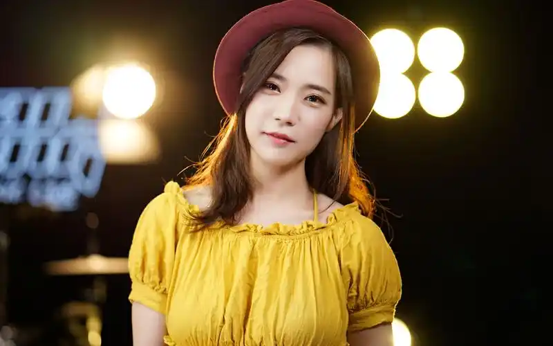 备胎伤感歌邓丽欣的电灯胆太有感触了