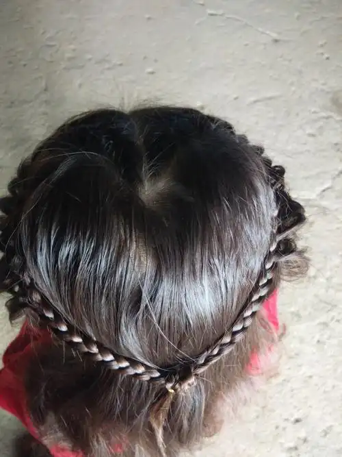 给四岁小女孩扎辫子,_百度宝宝知道