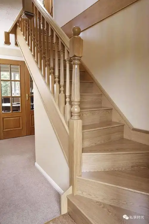 实木楼梯这样设计,美观又实用!