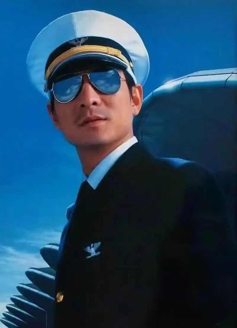 刘德华的军装照,是不是最帅的?