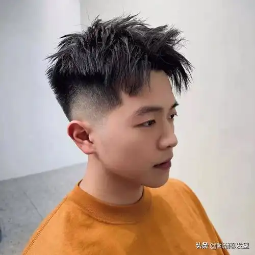 学生碎盖头发型图片(试试这3款剪完帅气涨颜值)