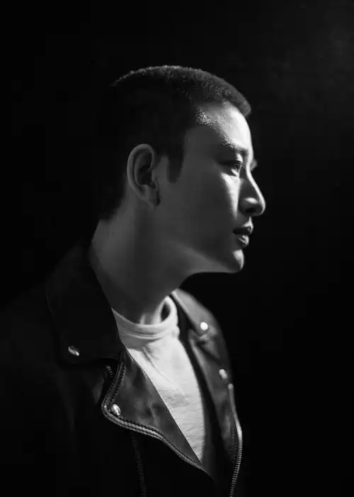 贾乃亮寸头造型硬朗帅气写真图片