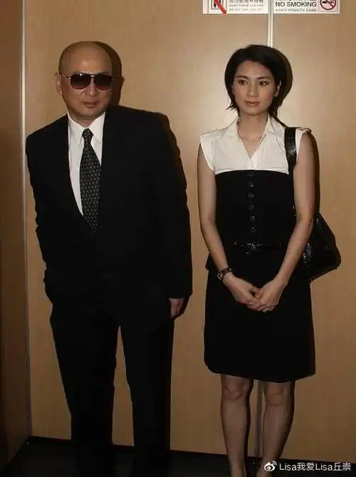 娱乐圈有不少明星兄弟,内地的胡兵,胡东,姜文,姜武,香港娱乐圈的许冠