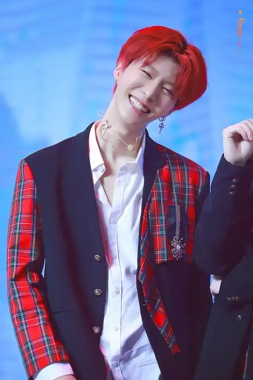 【范丞丞】绝版红发饭拍图频精选合集(1)【至出道前】