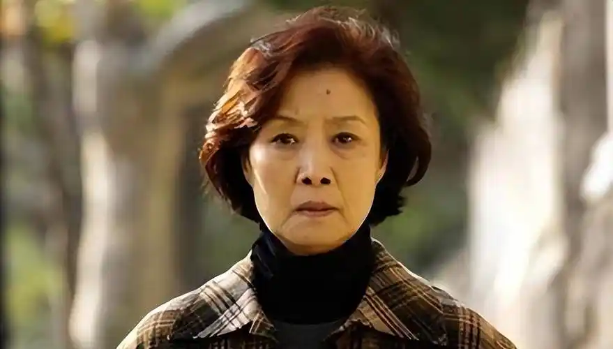 吕中:23岁嫁人,与丈夫恩爱53年难舍难分,一双儿女是她的骄傲_陆忠