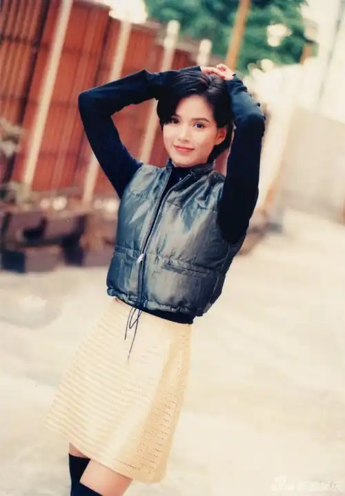 李若彤青涩旧照:清秀脱俗冷美人
