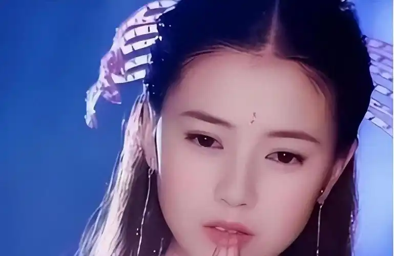 结婚9年高圆圆的遮羞布被公公撕下网友一家都不是善茬