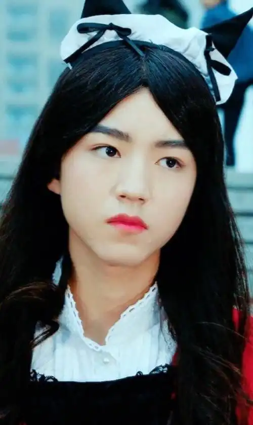 关注  王俊凯 明星 评论 收藏