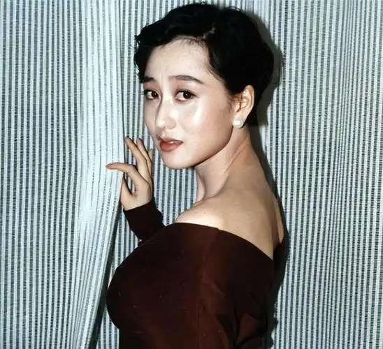 岁月不饶人?58岁利智近照,网友惊呼:这才是真正的"冻龄女神"|李连杰|