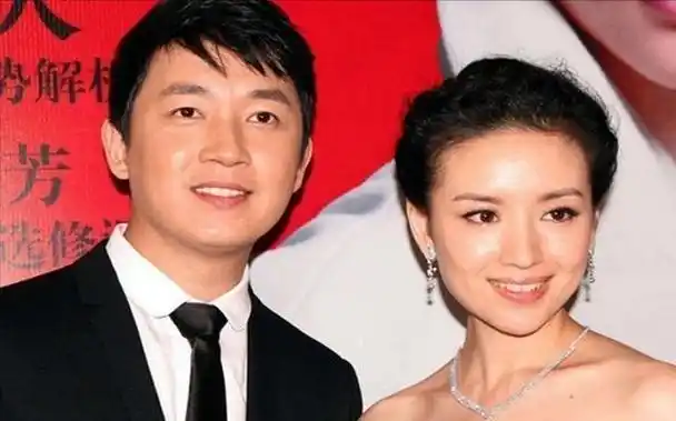 陈思诚罕带孩子外出游玩,与前妻相处氛围融洽,8岁朵朵近照很壮