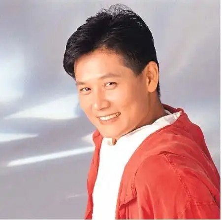 太搞笑了,顺便列举几个其实暴丑却还要每本片子都演大帅哥的男演员