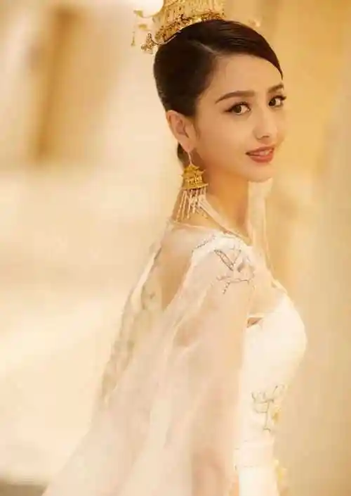 原创佟丽娅40岁迷人美丽皮肤雪白腰部纤细胸前镂空太性感