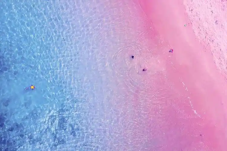 科莫多一座藏着粉色沙滩的东南亚小众海岛