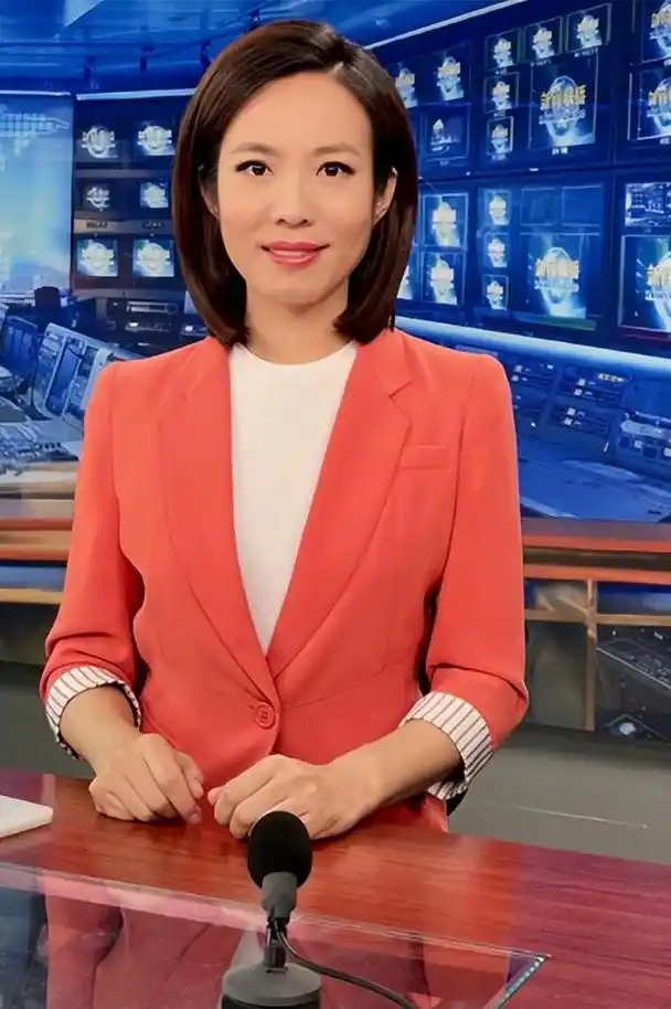 宝晓峰:从内蒙古走出的央视美女主持人,男友在雾中迷路了