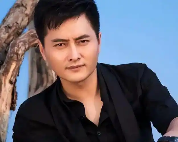 云飞:成名后跟妻子感情破裂,离婚后遇到真爱,生活幸福