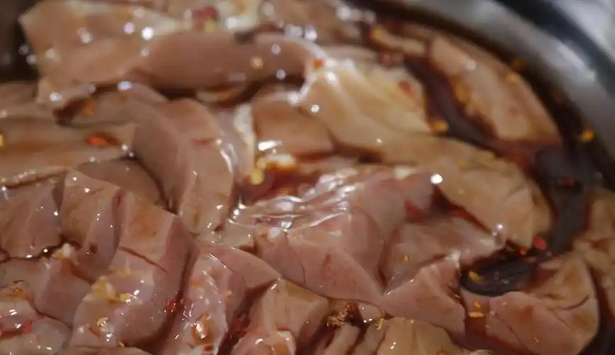 猪腰子怎么处理干净(猪腰子去除骚味最好办法)-图4