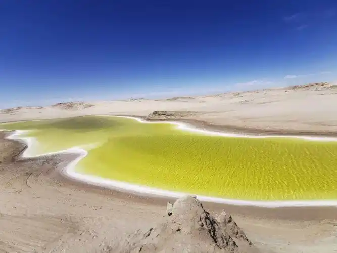 终于看到了硫磺湖