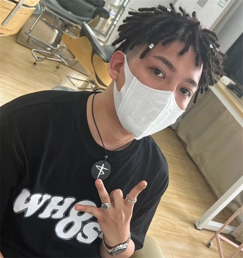 男生盆栽脏辫 帅到无法形容