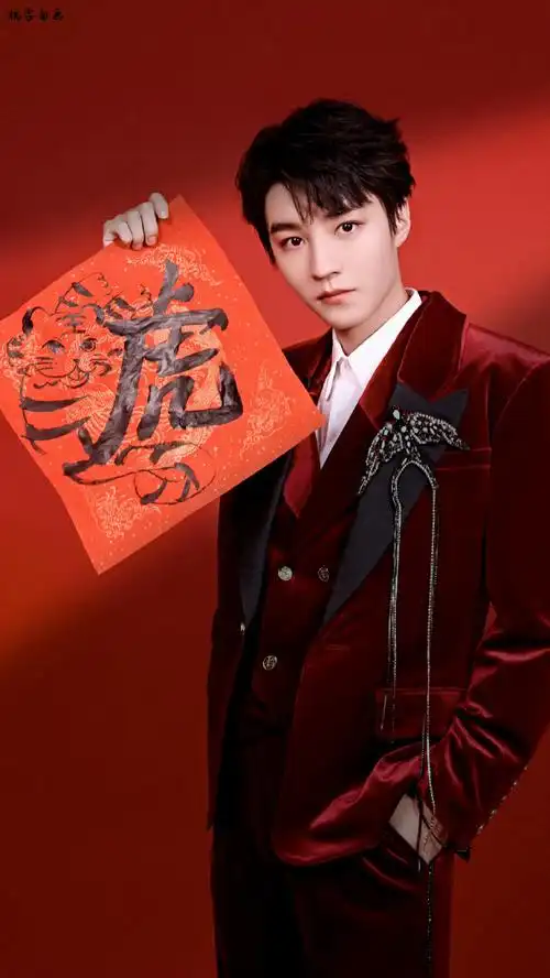 王俊凯超话存档一些王俊凯这些年穿过的正红色有一说一,王俊凯是我